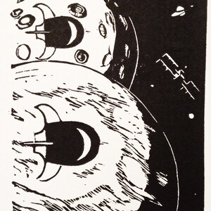 B: Retro ciencia ficción letra del alfabeto, (woodcut-ish) impresión de naves Linograbado