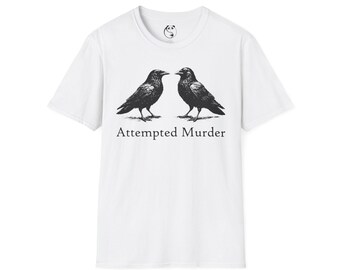 Camiseta con ilustración de un cuervo que intenta asesinar / Diseño gótico de cuervo