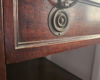 Heritage Henredon-tafel met één lade en onderste plank en bovenste lade
