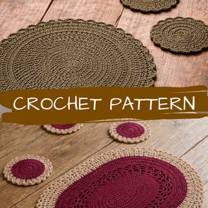 Peut inclure: Ensemble de trois mugs en céramique avec une finition mate et mouchetée. Les tasses sont de couleur crème, marron clair et marron foncé. Chaque mug a un design simple et minimaliste.