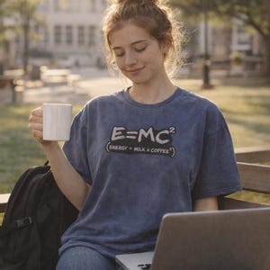 E = MC koffieshirt, Nerd Science koffie T-shirt, uniseks casual T-shirt voor koffieliefhebbers, cadeau voor ingenieurs en studenten, vintage handgetekende desi