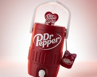 3Dプリント製ドクターペッパー柄ガーリー缶ホルダー（ハンドル＆チャーム付き）