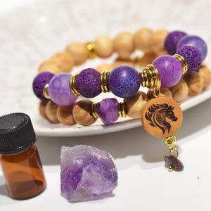 Verjaardagscadeau paardenliefhebber, paarse diffuser armband stapel, amethist lavasteen sieraden, houtvuurpaard talisman, draagbare geursieraden