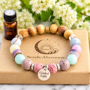 Roze kralen lavasteen geurarmband, aanmoedigingsarmband cadeauset, gegraveerde bedelarmband, betekenisvol klein cadeau voor peetdochter