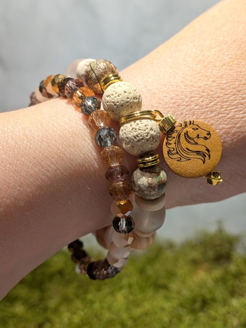 Pulseira difusora de aromas com contas, pingente de cavalo de fogo e cruz, pulseira de aromaterapia com pedra vulcânica, cristais de sal do Himalaia, presente de incentivo. imagem 7