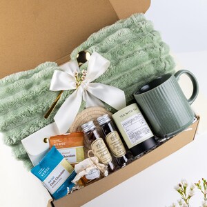 Caja de regalo de té para ella, paquete acogedor de té y dulces, cesta de regalo relajante, regalo de cumpleaños para mamá, hermana, mejor amiga, regalo para demostrarle tu cariño Cozy Moments