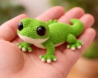 Simpatico geco all'uncinetto amigurumi, lucertola di peluche kawaii, giocattolo rettile fatto a mano, mini animale all'uncinetto, decorazione da scrivania carina, regalo per gli amanti degli animali