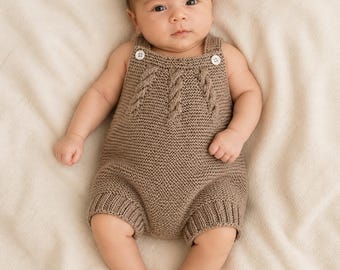 Pagliaccetto neonato in maglia fatto a mano, salopette 0-3 mesi in misto lana, disponibile anche in cotone