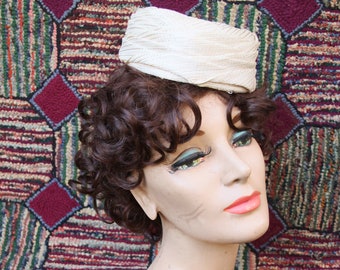 Vintage Cream Fine Weave Raffia Pillbox Hat