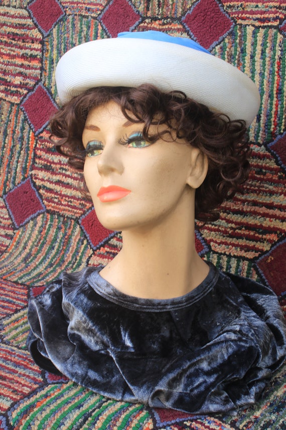 Vintage White Straw Hat with Sky Blue Organza Trim - image 3