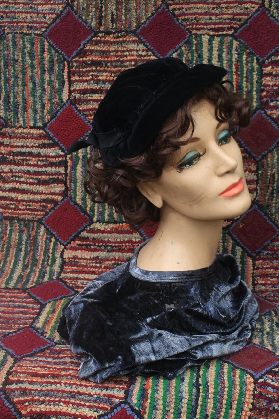 Vintage Velvet Clamp Cap