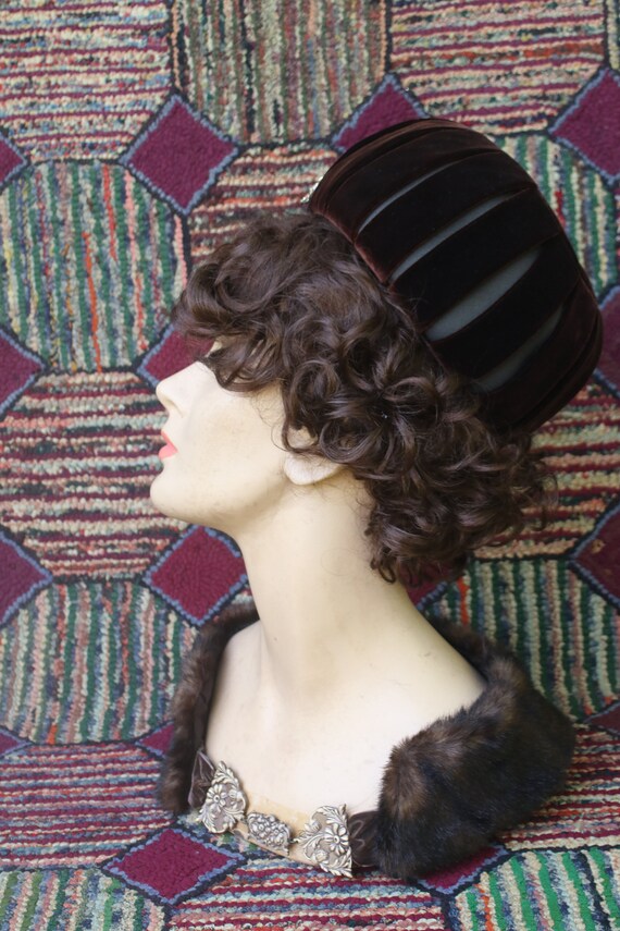 Vintage Brown Velvet Round Pillbox Hat Gem