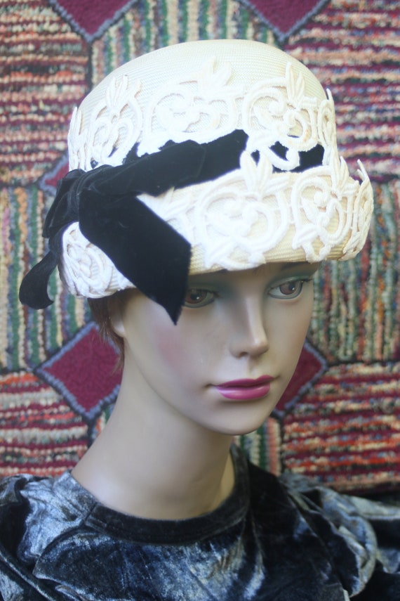 Vintage White Straw Cloche Hat with Lace Trim