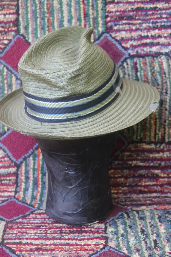 Vintage Men's Green Straw Trilby Hat with Coin Tr… - image 7