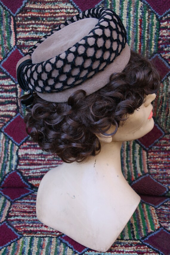 VIntage Tan Pillbox Hat - image 5