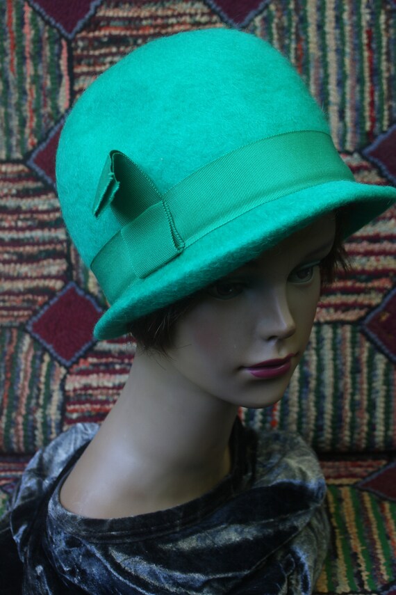 Vintage Green Felt Cloche Hat - image 8