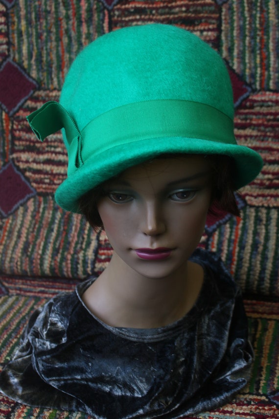 Vintage Green Felt Cloche Hat - image 3