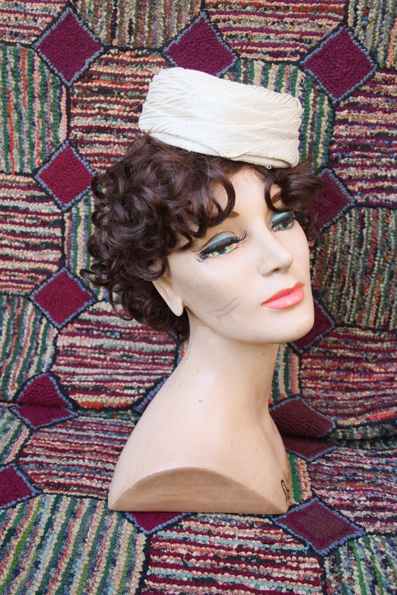 Vintage Cream Fine Weave Raffia Pillbox Hat