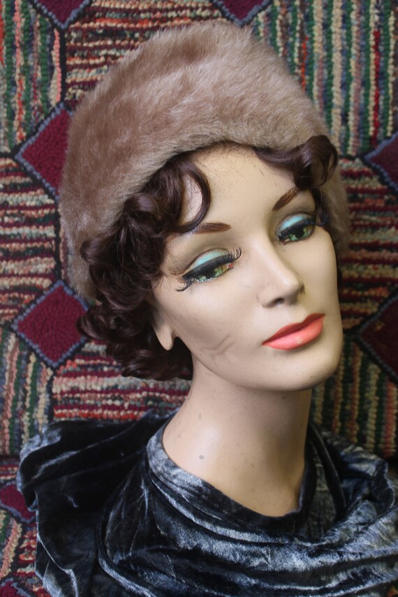 Vintage Tan Faux Fur Beehive Hat - image 7