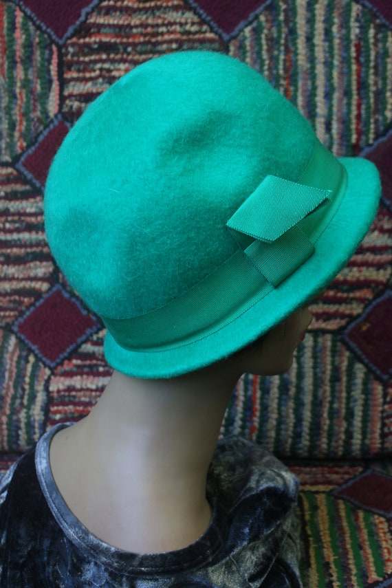 Vintage Green Felt Cloche Hat - image 7