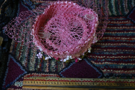 Vintage Pink Raffia and Flowers Fascinator Hat - image 9
