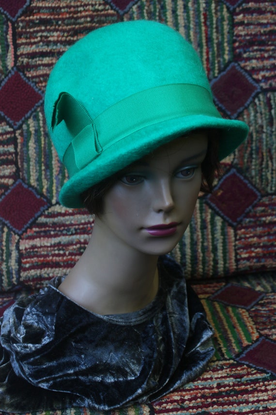 Vintage Green Felt Cloche Hat - image 2