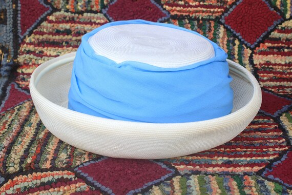 Vintage White Straw Hat with Sky Blue Organza Trim - image 10