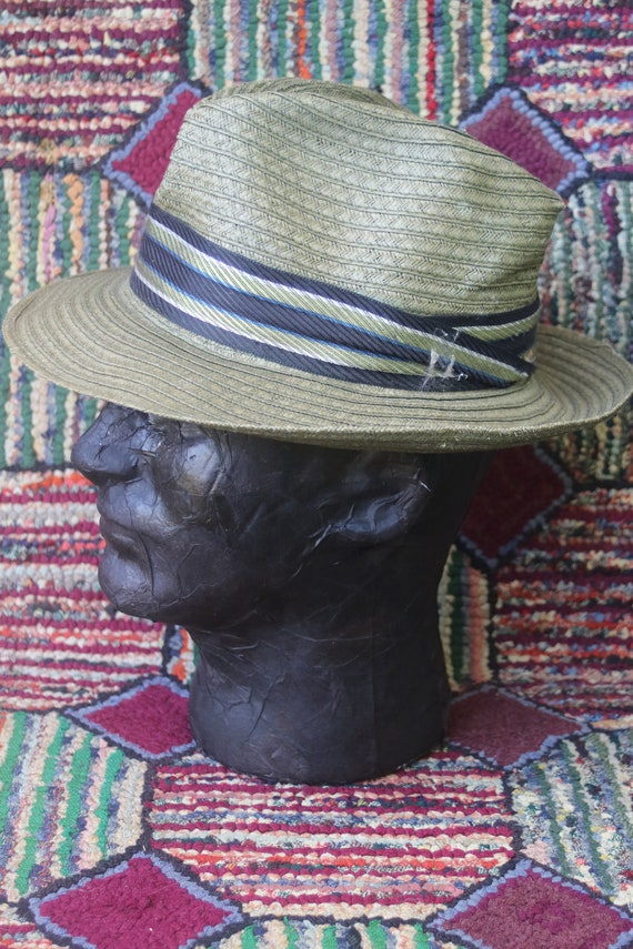 Vintage Men's Green Straw Trilby Hat with Coin Tr… - image 5