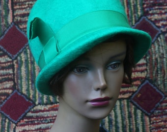 Vintage Green Felt Cloche Hat