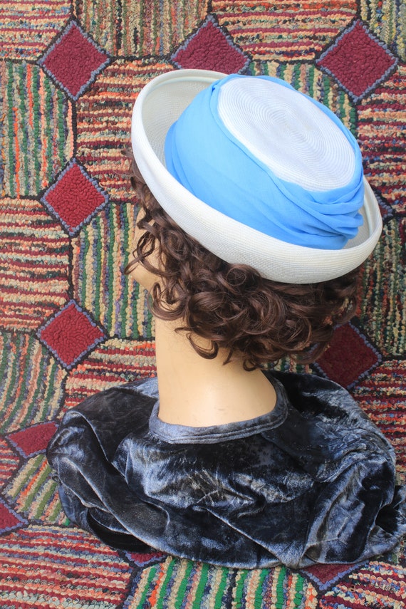 Vintage White Straw Hat with Sky Blue Organza Trim - image 6