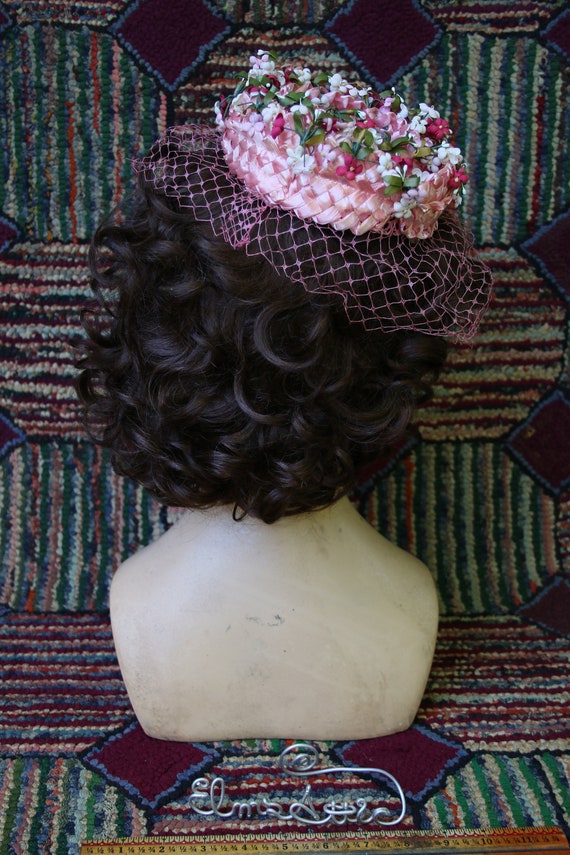 Vintage Pink Raffia and Flowers Fascinator Hat - image 5