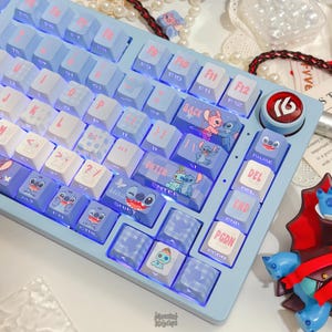Stitch And Angel Pastellblått tangentbordsset för mekaniskt tangentbord, söta Alien-tangenter, körsbärsprofil, PBT-färgämne – MonsterKeycaps®