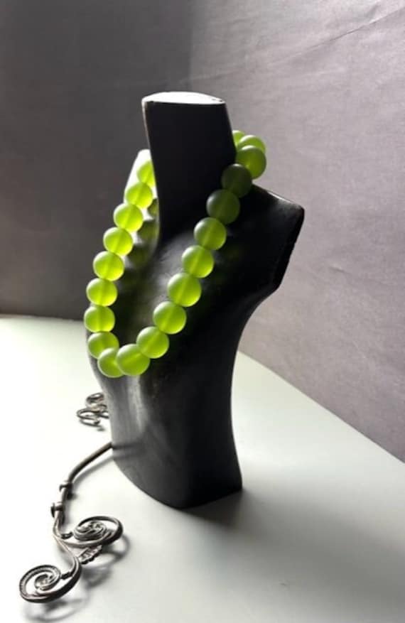 Vintage Lucite Green Ball Bead choker plastic neck