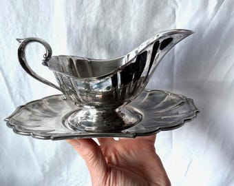 Vintage Gotham  Sterling Silver Gravy and  Sauce Boat nice  tray both with scalloped edge