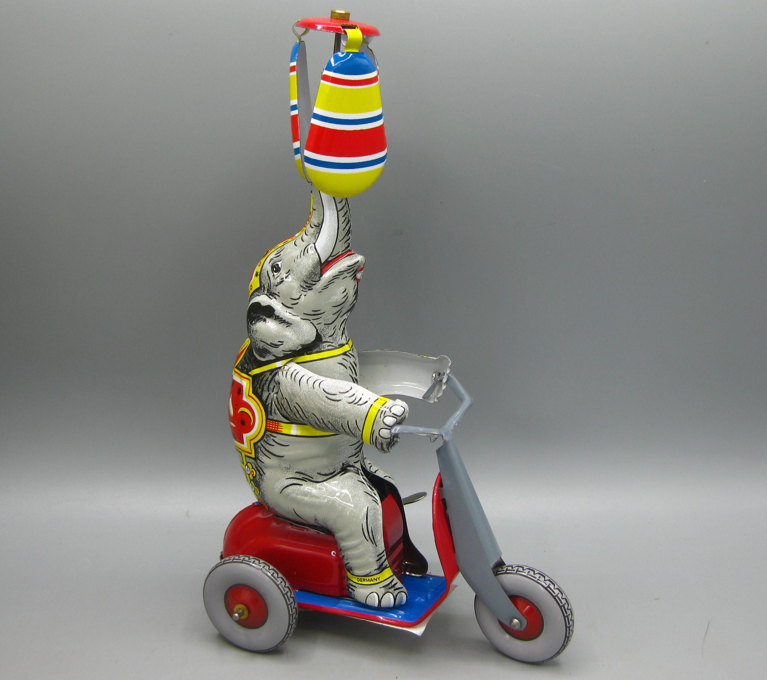 RARE RED CHINA tin toy Wind Up Mechanical Panda Fruit vendor 1960 MS742 EUR 139,00 - FR