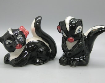 Vintage 50s Skunk Ceramic Novelty Salt & Pepper Shakers Made in Japan