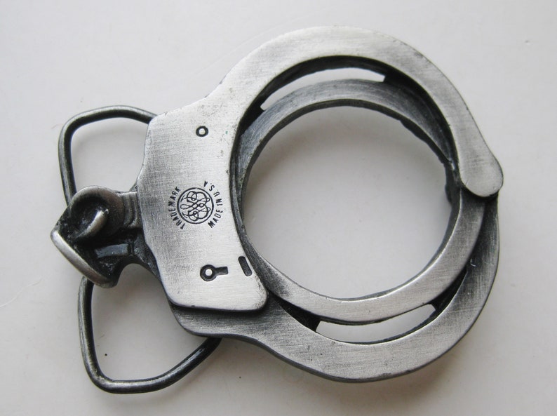 handcuffs belt buckle