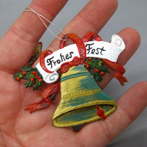 Kathe Wohlfahrt tedesco in peltro Frohes Fest campana di Natale ornamento vintage Rothenburg Germania immagine 2