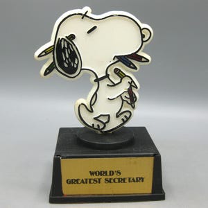 Vintage 70s Aviva Peanuts Snoopy World's Greatest Secretary Award