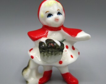 Figurine miniature vintage du petit chaperon rouge en porcelaine tendre