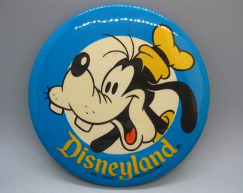 Vintage Disneyland Walt Disney WDP Blue Goofy Souvenir Button Pinback Pin