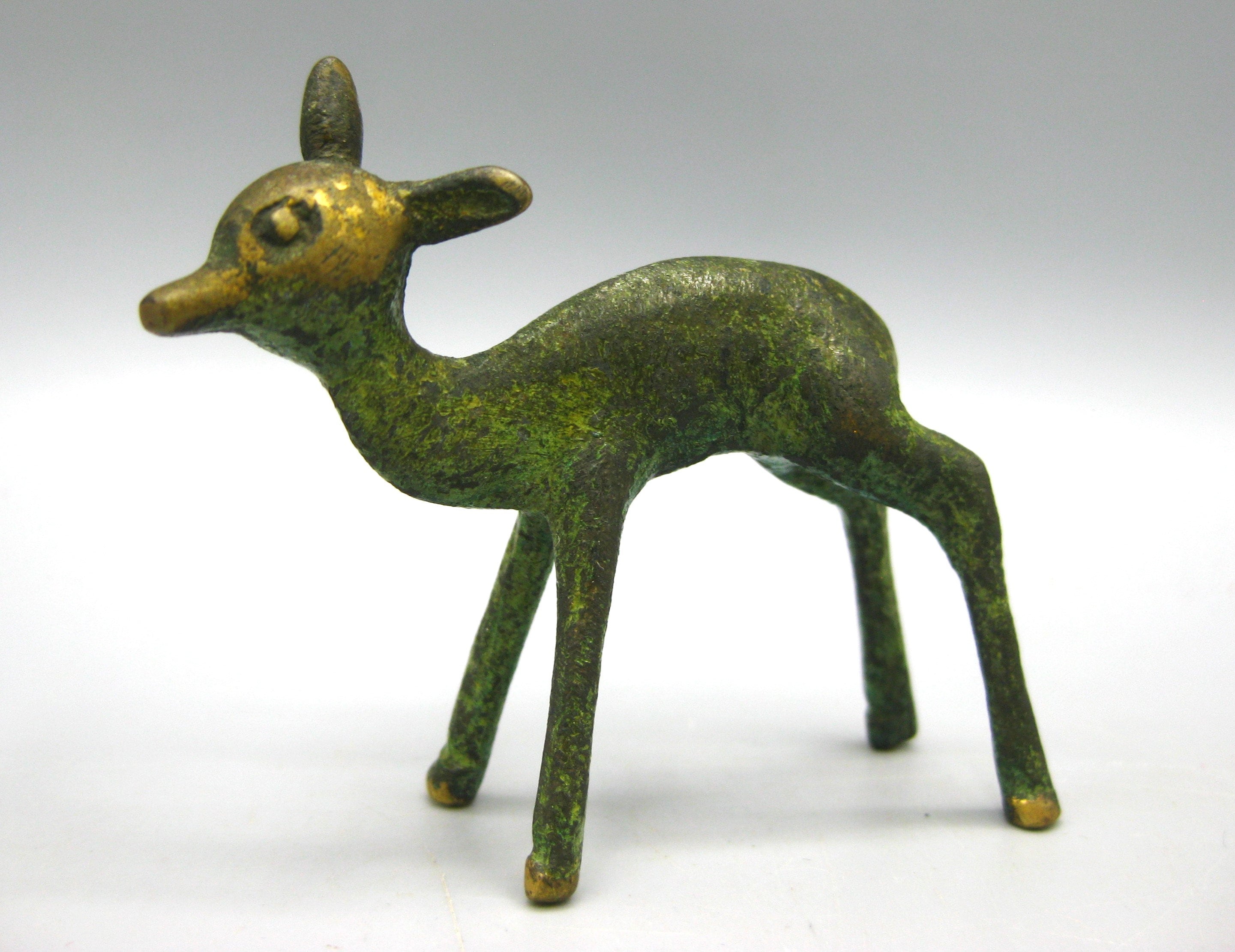 ビエナブロンズ　ミニチュアのフィギュア　３匹のうさぎと傘 ビエナブロンズミニチュアのフィギュア3匹のうさぎと傘