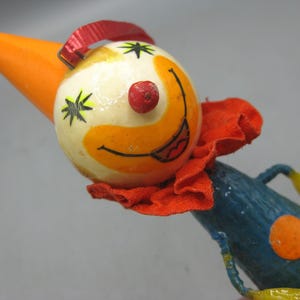 Décoration vintage De Sela en papier mâché avec un clown de cirque et une boule de Noël