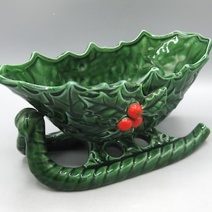 Vintage 60s Lefton Green Ceramic Santa&#39;s Christmas Sleigh Holly Leaf Decoration Display
