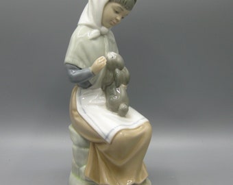 ヴィンテージ NAO リヤドロ フィギュア：ウサギを連れた女の子 H27cm