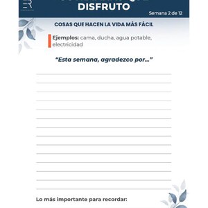 May include: A white notebook page with the title "COMODIDADES COTIDIANAS QUE DISFRUTO" in dark blue. The text "COSAS QUE HACEN LA VIDA M&Aacute;S F&Aacute;CIL" is also present, along with examples like "cama, ducha, agua potable, electricidad."