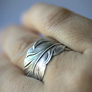 UNI-SEX feather RING Size 4 to 14. Men silver ring Couples matching ring Best friends ring Womens. Thumb ring silver ring feather ring.