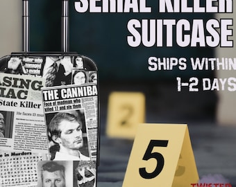 True Crime Koffer | Serieller Mörder Zeitungscollage Gepäck | Dunkles ästhetisches Handgepäck | Hartschale Reisekoffer