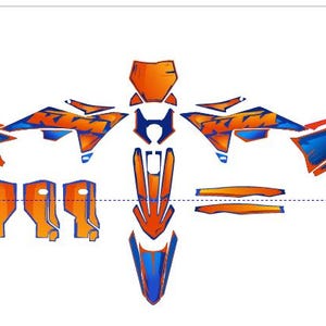 Puede incluir: Un conjunto de calcomanías naranjas y azules para motocicletas, dispuestas sobre un fondo blanco. Las calcomanías tienen varias formas y tamaños, diseñadas para adaptarse a diferentes partes de una motocicleta. El diseño incluye el logotipo de KTM.
