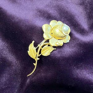 Trifari flower brooch - Etsy 日本